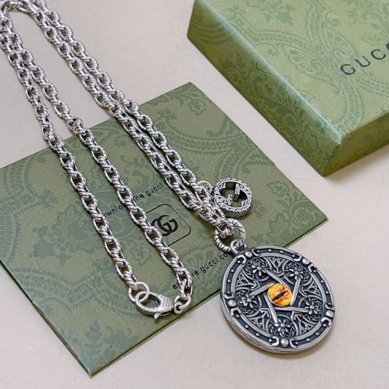 G*u*i necklaces